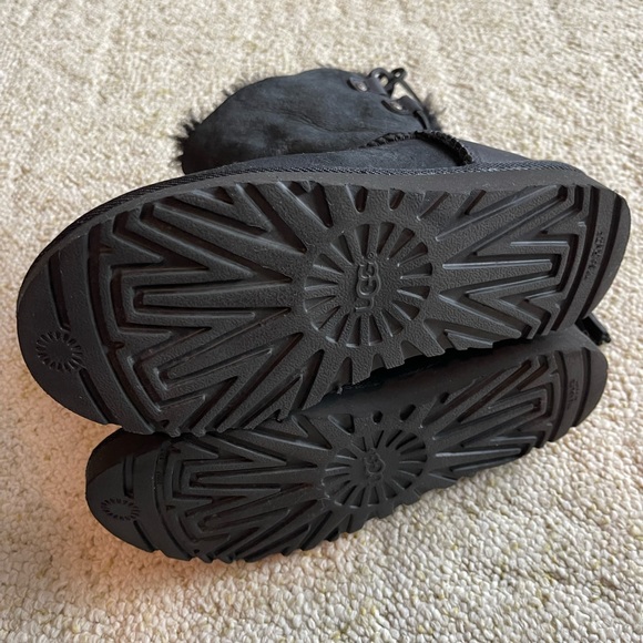 Short UGG boots-sz 7-laced in the back - Picture 6 of 7